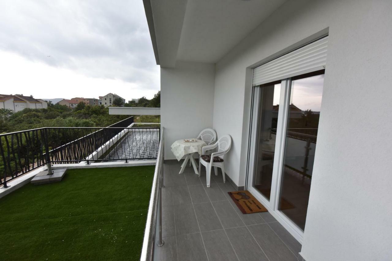 Family Apartments Podsolarsko シベニク エクステリア 写真
