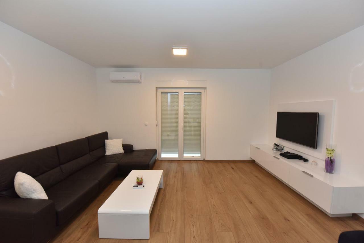 Family Apartments Podsolarsko シベニク エクステリア 写真