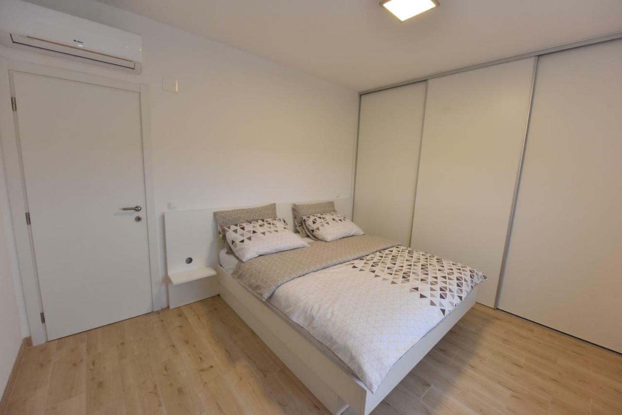 Family Apartments Podsolarsko シベニク エクステリア 写真