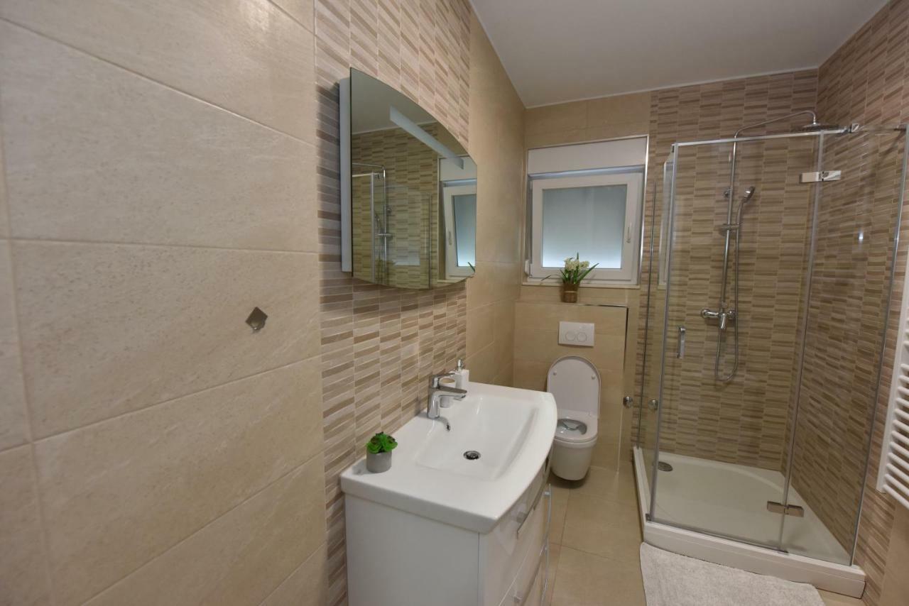 Family Apartments Podsolarsko シベニク エクステリア 写真