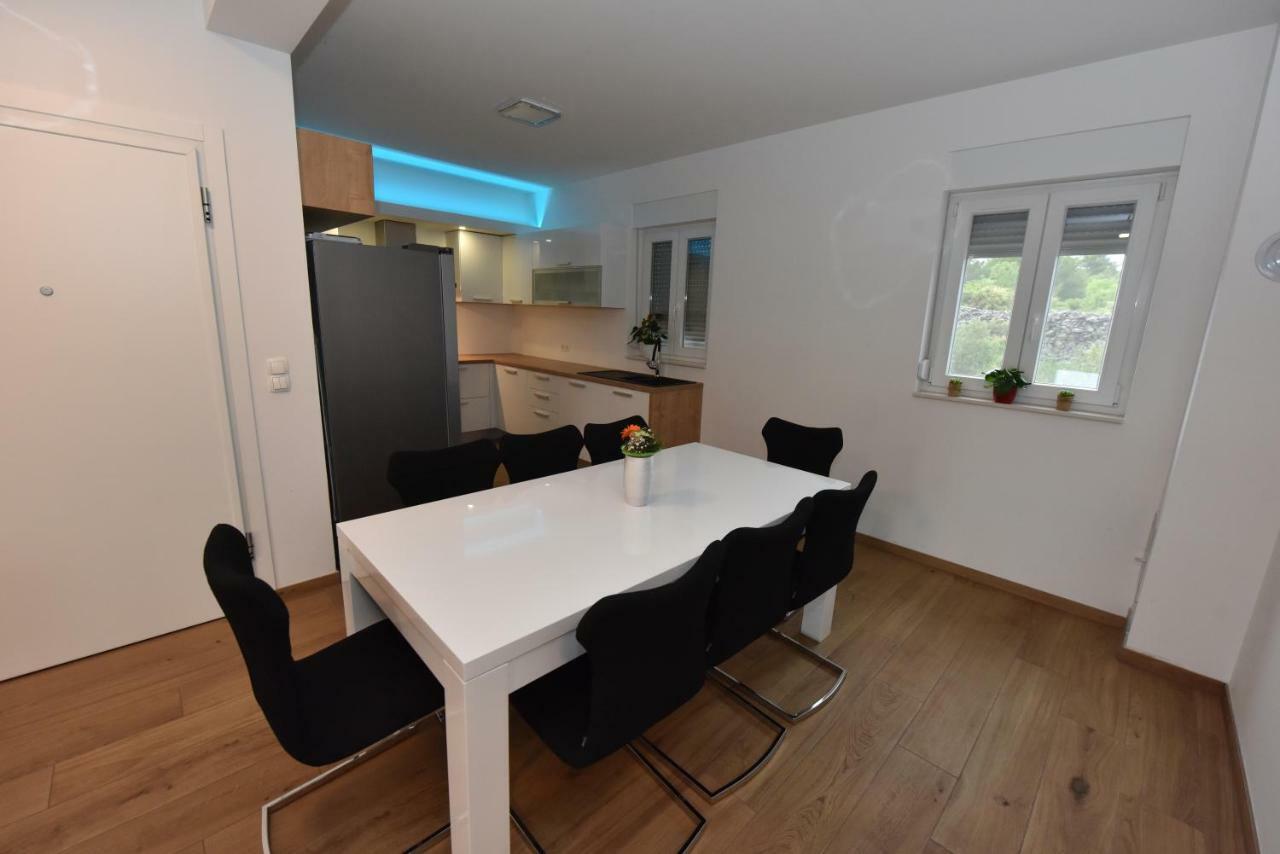 Family Apartments Podsolarsko シベニク エクステリア 写真