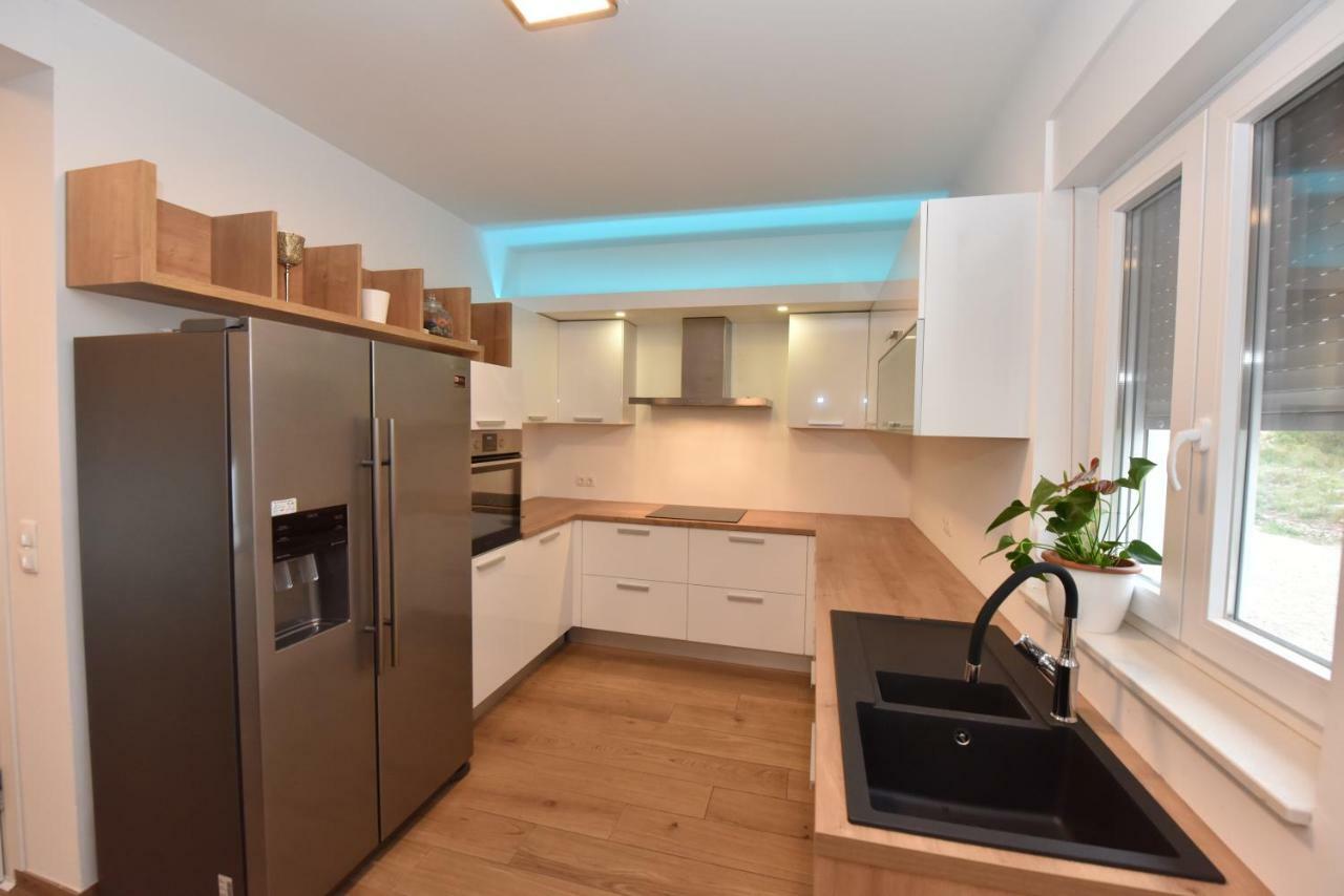 Family Apartments Podsolarsko シベニク エクステリア 写真