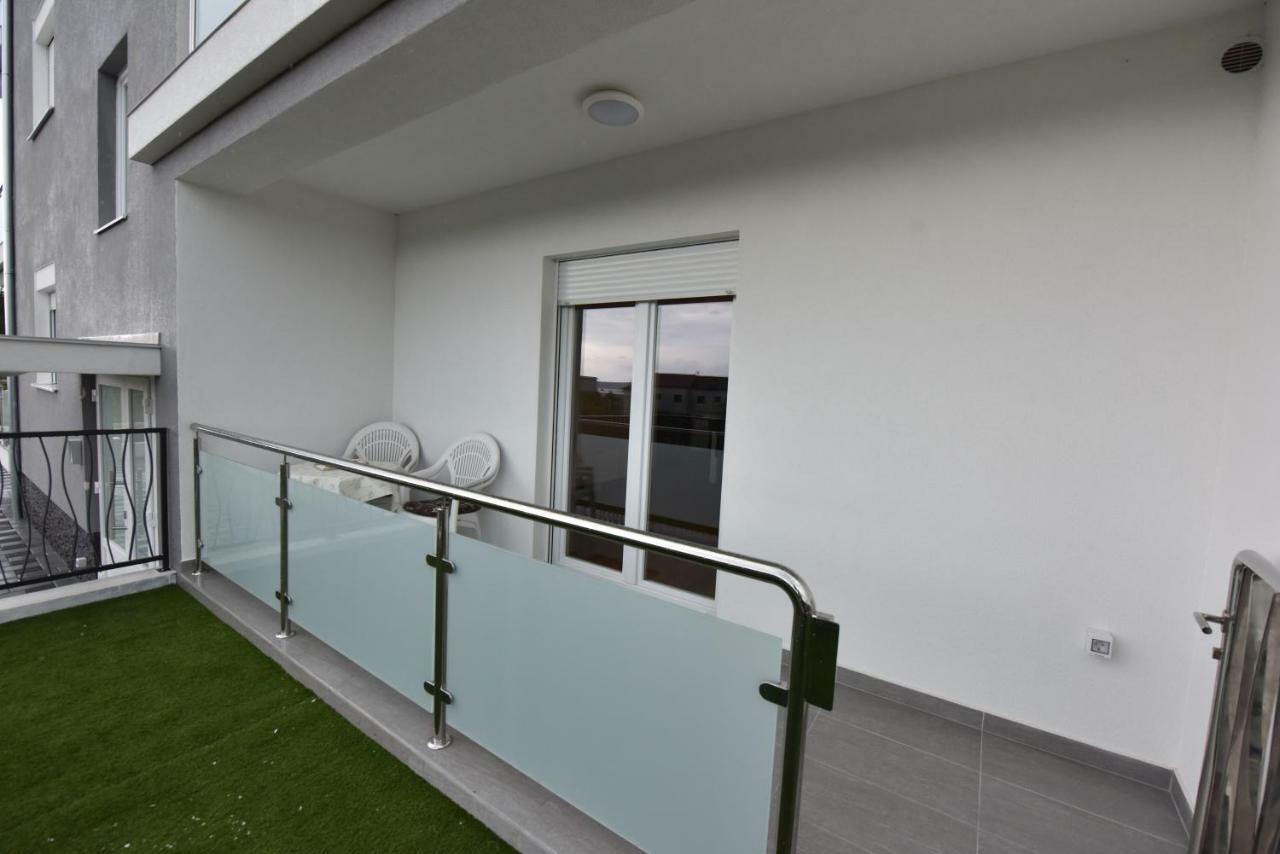 Family Apartments Podsolarsko シベニク エクステリア 写真